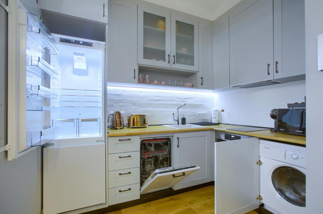 Premium Apartments Lovely 2Bd Near The Parliament Sofia Luaran gambar